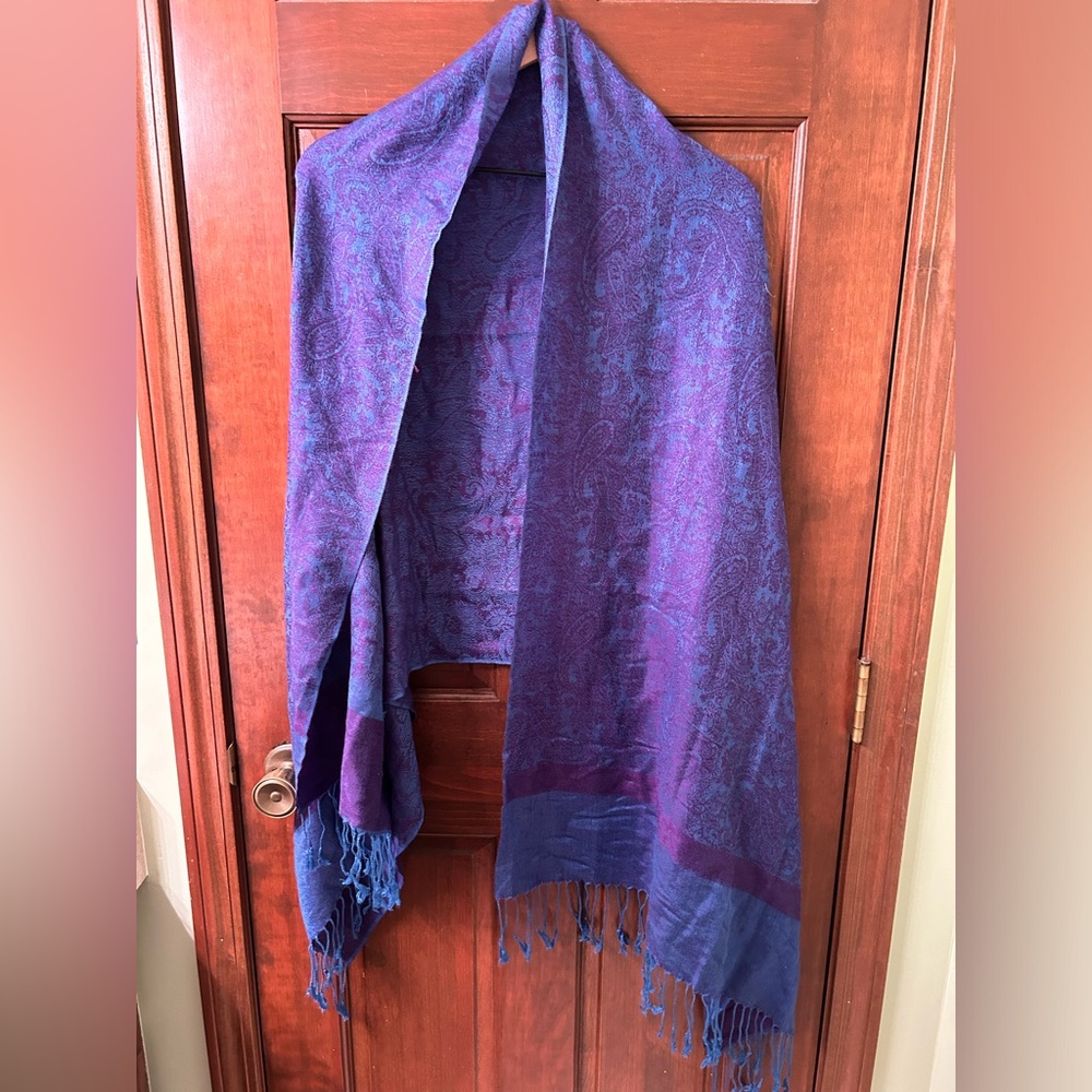 VTG Vibrant Purple and Blue Tagged Pashmina with fringe. Very pretty!